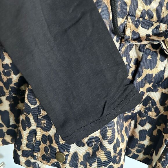 NWT Women’s 2 piece Leopard Animal Print Vest with Long Sleeve Tee - Small - Picture 7 of 8